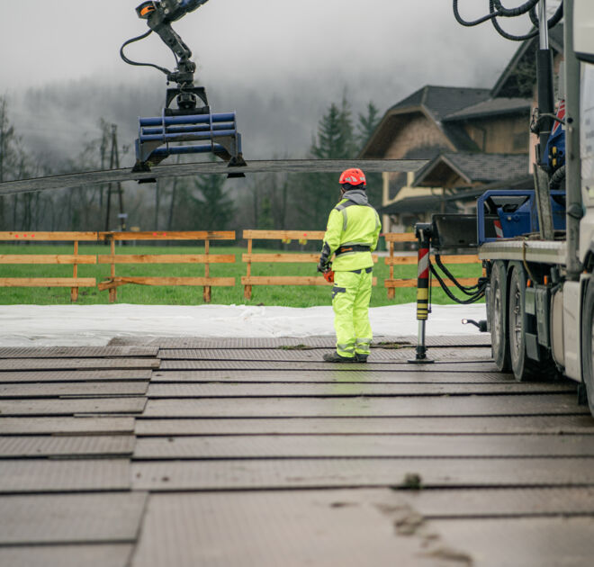 Cteam: Effiziente Kranlösungen für Schwerlastprojekte und Montagearbeiten. Cteam: Effiziente Kranlösungen für Schwerlastprojekte und Montagearbeiten.